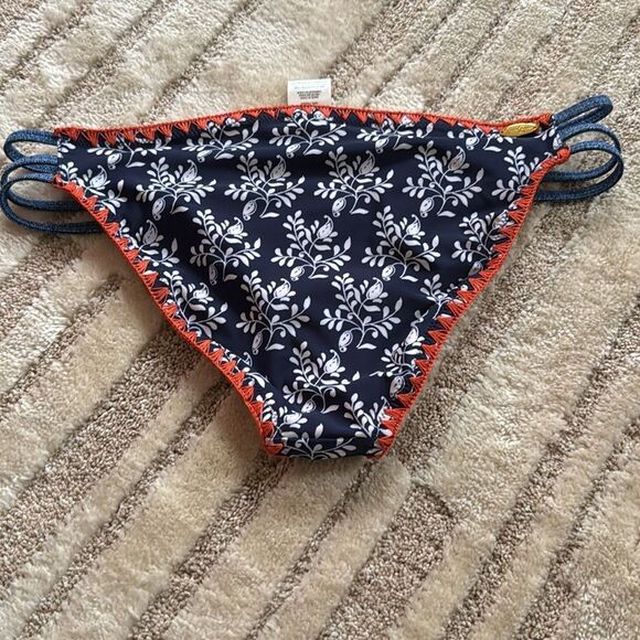 Jessica Simpson bikini. Only bottom size L - Picture 2 of 2